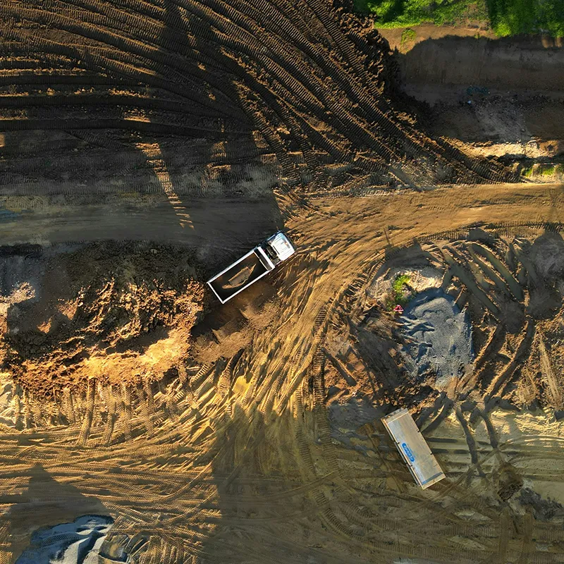 Hình ảnh công trường thi công xây dựng hạ tầng nhộn nhịp nhìn từ trên cao