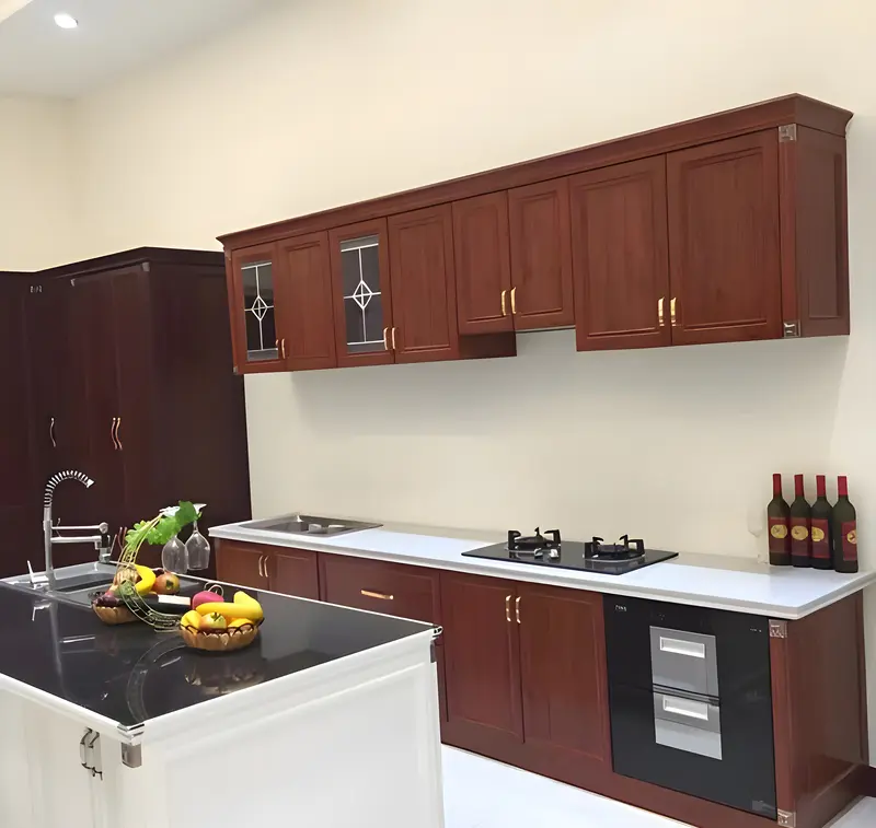 Tủ bếp với cánh kính khung nhôm, tạo vẻ đẹp công nghiệp và hiện đại
