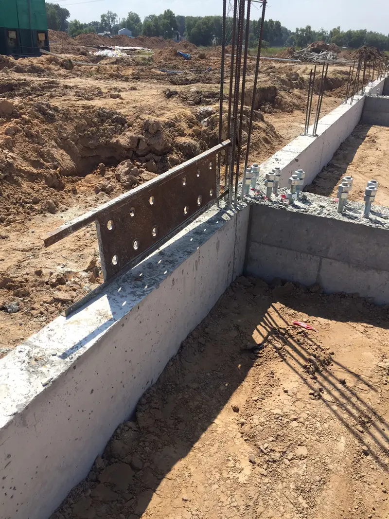 Xây dựng nhà xưởng lắp ghép với phần móng chắc chắn